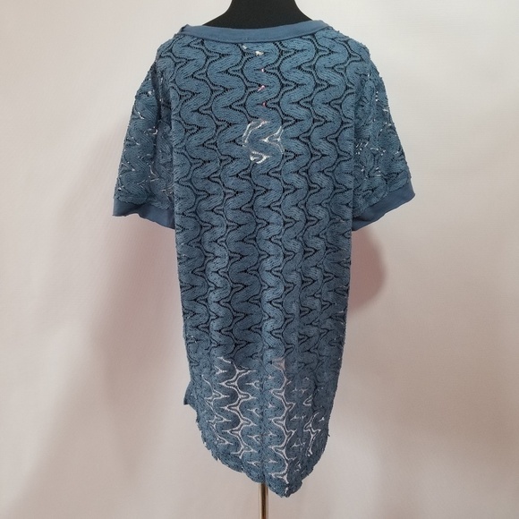 NWT UMGEE Crochet Short Sleeve Top With Side Slits - Picture 3 of 3